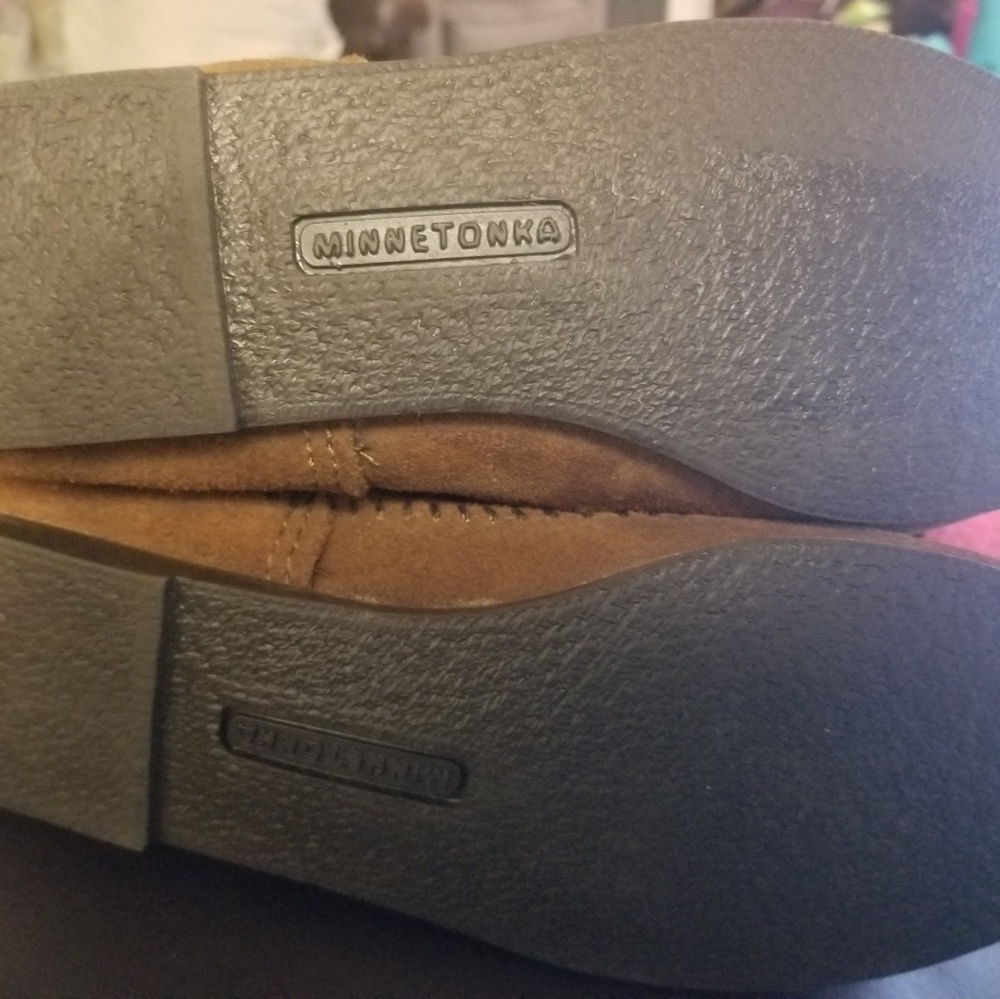 NWOT Minnetonka - Triple Tier Fringe Boots - Picture 3 of 4